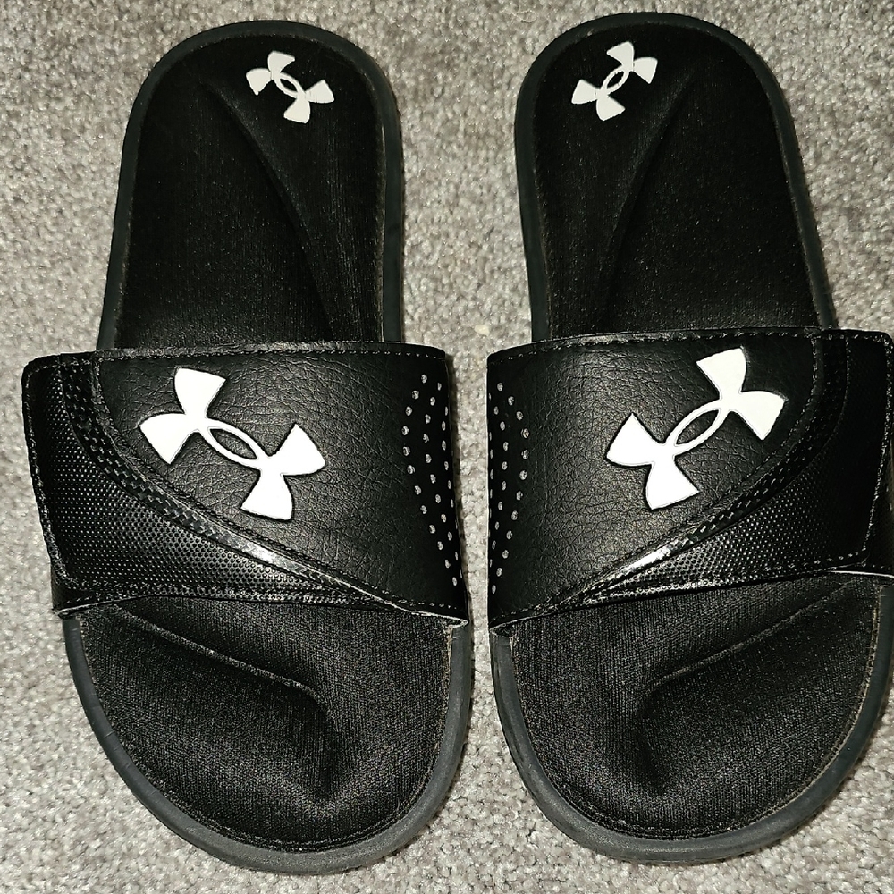 TT2🔹️💜Under Armour Kids Black Slide Sandals